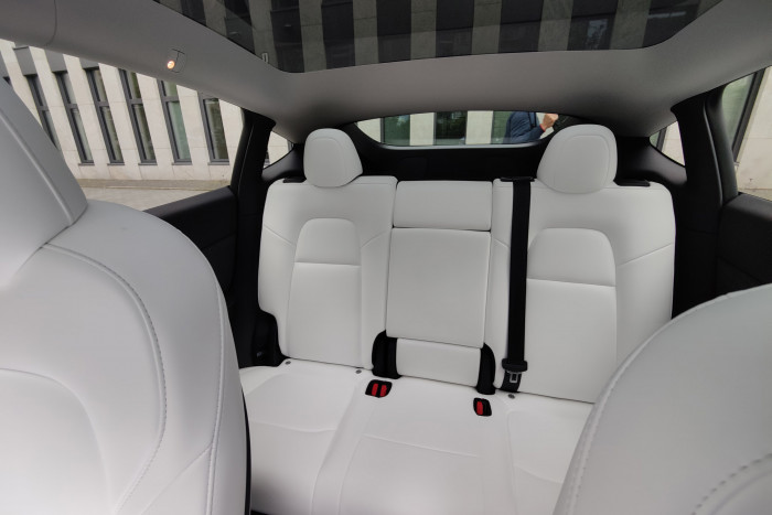 Die Kopf- und Beinfreiheit ist im Fond größer als im Model 3. (Foto: Martin Wolf/Golem.de)