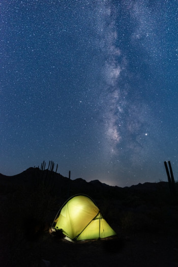 Südlich auf der Erde ist mehr von der Milchstraße zu sehen. (Bild: Jens-Uwe Walter)