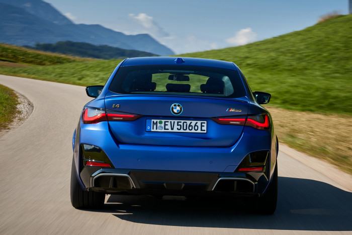 Der i4 kommt in den Versionen eDrive40 und M50 auf den Markt. (Foto: BMW)