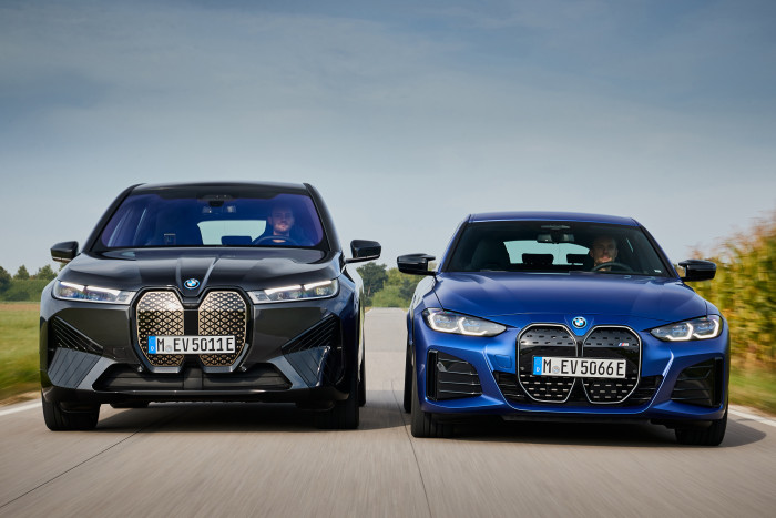 Verglichen mit dem iX wirkt die Niere beim i4 allerdings nicht so dominant. (Foto: BMW)