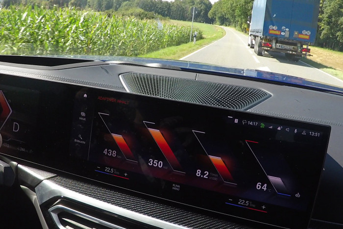 Die abgerufene Leistung lässt sich im Display visualisieren. (Foto: Friedhelm Greis)