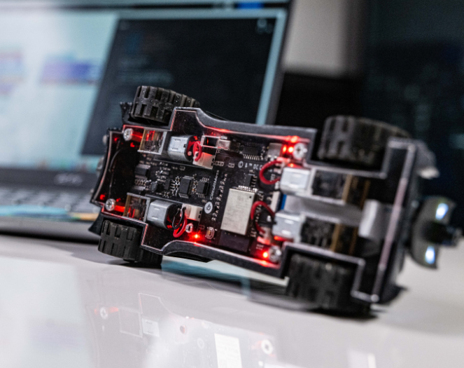 Circuitmess Batmobile (Bild: Circuitmess)