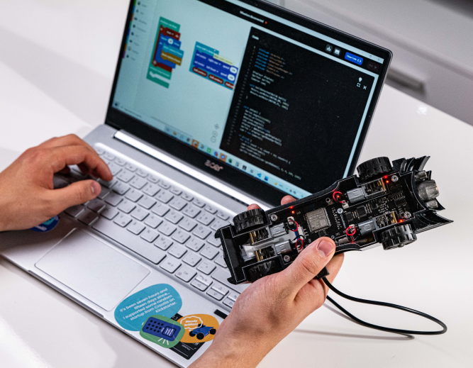 Circuitmess Batmobile (Bild: Circuitmess)