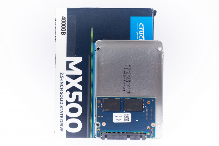 ... da Crucial nur vier Packages, einen DRAM-Baustein und den Controller verlötet. (Bild: Golem.de)