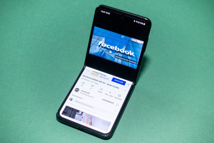 Einige Apps teilen die Bildschirminhalte auf die beiden Hälften auf - wie etwa Youtube. (Bild: Tobias Költzsch/Golem.de)