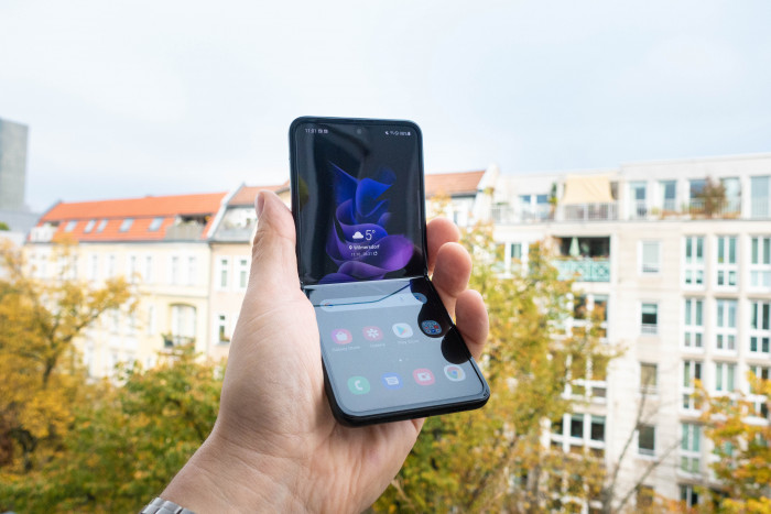 Das Galaxy Z Flip 3 von Samsung (Bild: Tobias Költzsch/Golem.de)