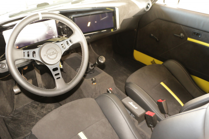 Im Fahrzeuginnern hat Opel einige Änderungen vorgenommen. (Foto: Friedhelm Greis/Golem.de)