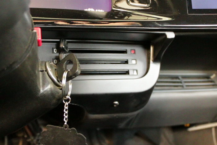 Lüftung und Zündschlüssel sind noch Original und werden weiter verwendet. (Foto: Friedhelm Greis/Golem.de)