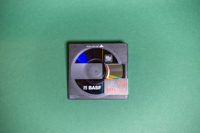 Die Minidisc speichert Informationen auf eine Kunststoffdisc. (Bild: Tobias Költzsch/Golem.de)