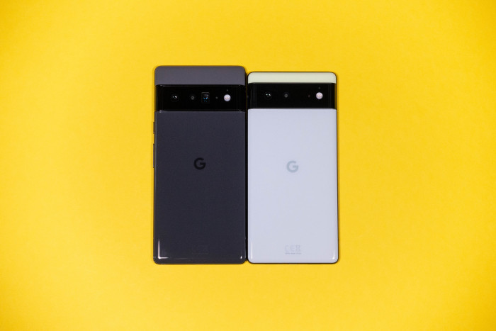 Das Pixel 6 ist ein bisschen kleiner als das Pro-Modell. (Bild: Tobias Költzsch/Golem.de)
