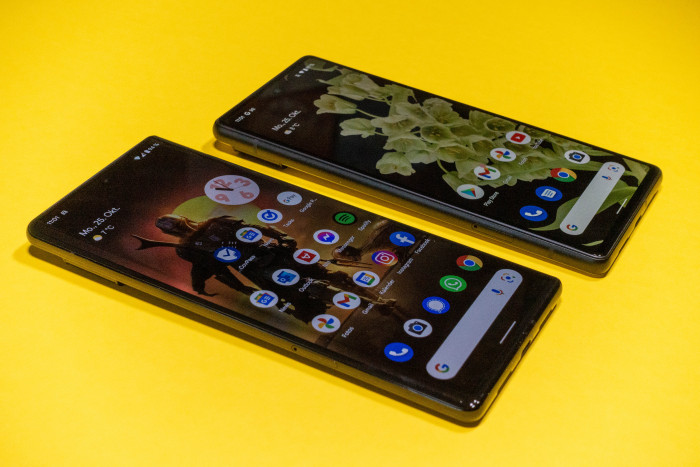 Das Pixel 6 Pro hat abgerundete Display-Ränder. (Bild: Tobias Költzsch/Golem.de)