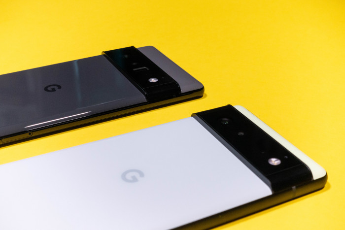 Das Kameramodul ragt recht prägnant aus dem Gehäuse hervor. (Bild: Tobias Költzsch/Golem.de)