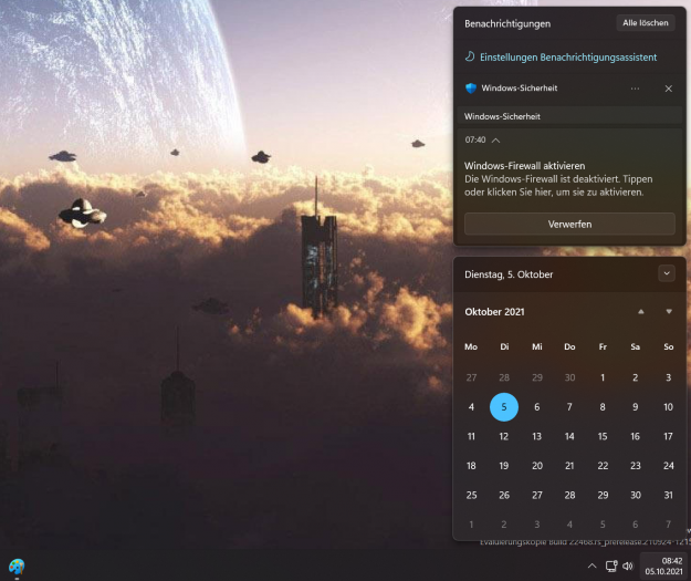 Von der rechten Seite aus pr&auml;sentieren sich der Kalender und die Benachrichtigungen. (Screenshot: Oliver Nickel/Golem.de)