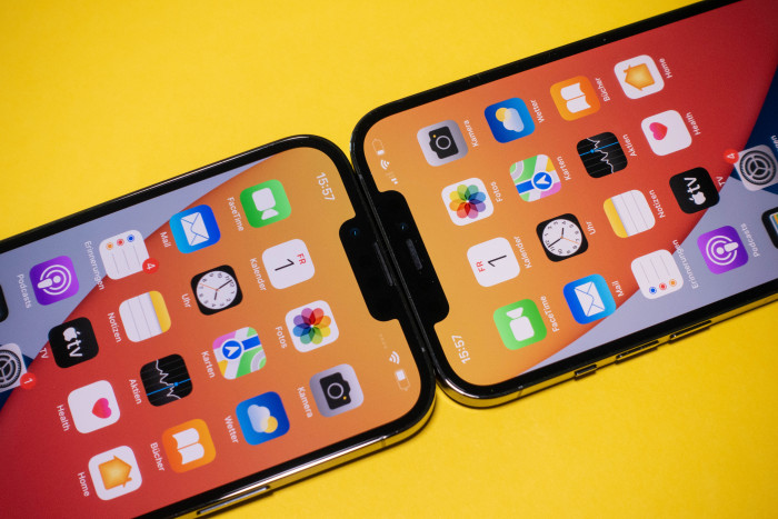 ... im direkten Vergleich mit dem iPhone 12 Pro Max zu erkennen ist. (Bild: Tobias Költzsch/Golem.de)