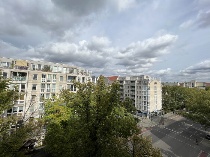 Ein mit der Superweitwinkelkamera aufgenommenes Foto (Bild: Tobias Költzsch/Golem.de)