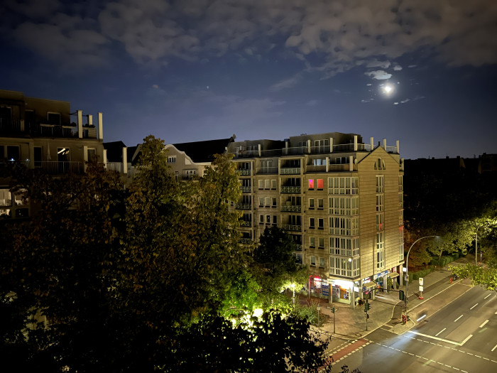 Ein im Nachtmodus mit der Hauptkamera aufgenommenes Foto (Bild: Tobias Költzsch/Golem.de)