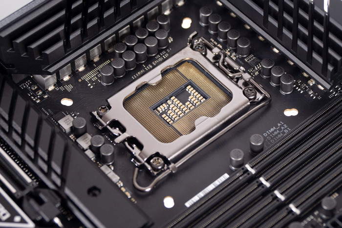 Der Sockel LGA 1700 ist für DDR5 und PCIe Gen5 unabdinglich. (Bild: Martin Wolf/Golem.de) 