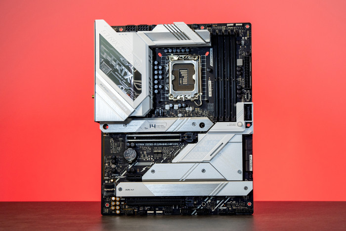 ... welches wir auf Asus' ROG Strix Z690-A Gaming WiFi D4 testen. (Bild: Martin Wolf/Golem.de) 