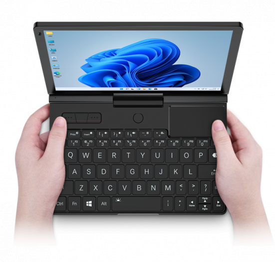 Der GPD Pocket 3 hat eine Tastatur und ein Touchpad. Zusätzliche Maustasten sind links eingebaut. (Bild: GPD)
