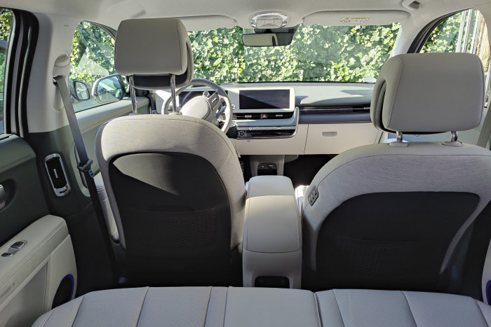 Der Innenraum ist mit dem langen Radstand von 3 Metern sehr großzügig. (Foto: Martin Wolf/Golem.de)