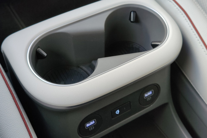 Auch die Mittelkonsole lässt sich verschieben. (Foto: Martin Wolf/Golem.de)