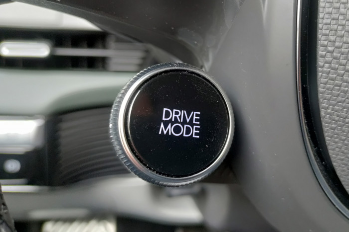 Ein weiterer Taster ist für die Auswahl der Fahrmodi vorgesehen. (Foto: Friedhelm Greis/Golem.de) 