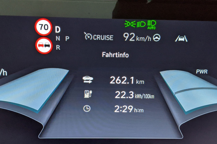 Der Verbrauch auf der Autobahn lag bei einer Durchschnittsgeschwindigkeit von 105 km/h bei 22,3 kWh/100 km. (Foto: Friedhelm Greis/Golem.de) 