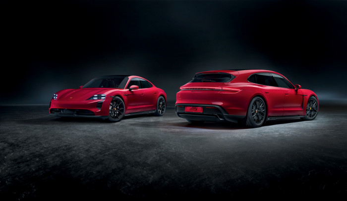 Links der Taycan GTS und rechts der Taycan GTS Sport Turismo<br> (Bild: Porsche)