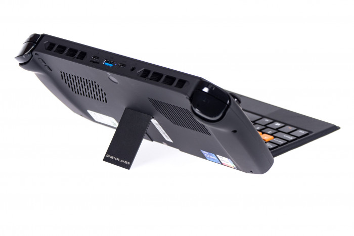 Der Standfuß ist solide verarbeitet und aus Metall. (Bild: Martin Wolf/Golem.de)