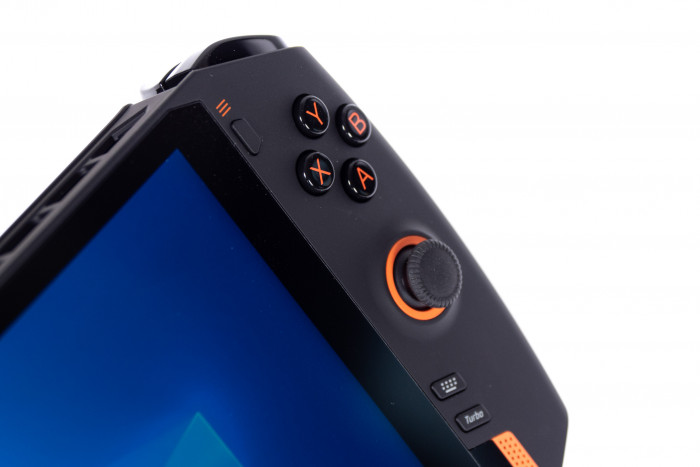 Die Analogsticks und Knöpfe sind hochwertig. (Bild: Martin Wolf/Golem.de)