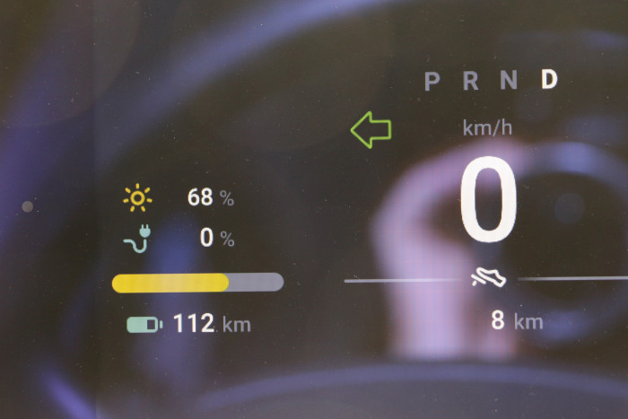 Im Fahrerdisplay wird angegeben, welcher Anteil der Energie von den Solarzellen stammt. Die Angabe im Testfahrzeug entspricht jedoch nicht der Realität. (Foto: Friedhelm Greis/Golem.de)