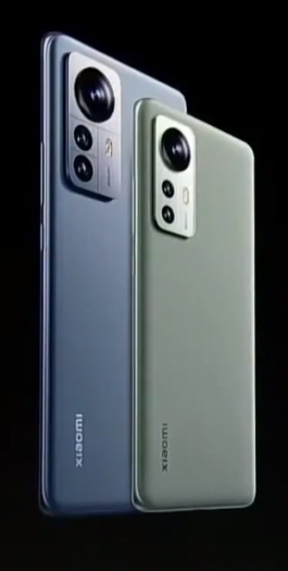 Xiaomi 12 Pro und Xiaomi 12 (Bild: Xiaomi/Screenshot: Golem.de)