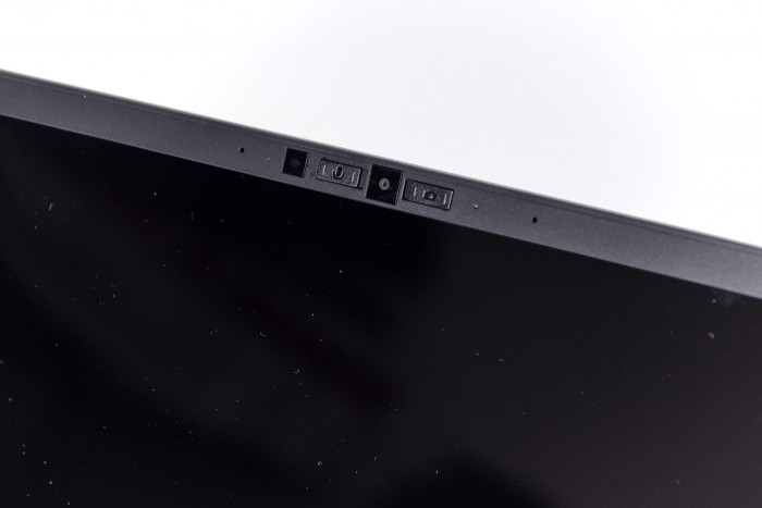 Auch eine Webcam mit physischer Verdeckung ist dabei. (Bild: Martin Wolf/Golem.de)