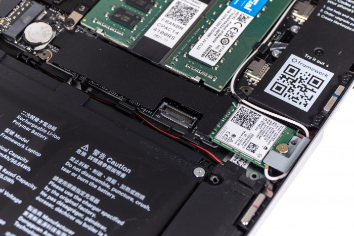 WLAN-Modul an der rechten Seite. (Bild: Martin Wolf/Golem.de)