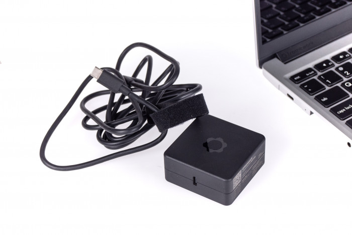Das Netzteil wird extra verkauft. (Bild: Martin Wolf/Golem.de)