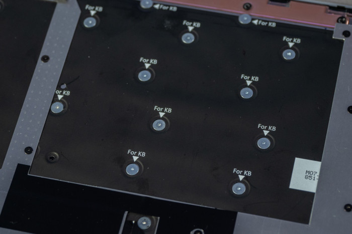 Trackpad und Tastatur sind geschraubt. (Bild: Martin Wolf/Golem.de)