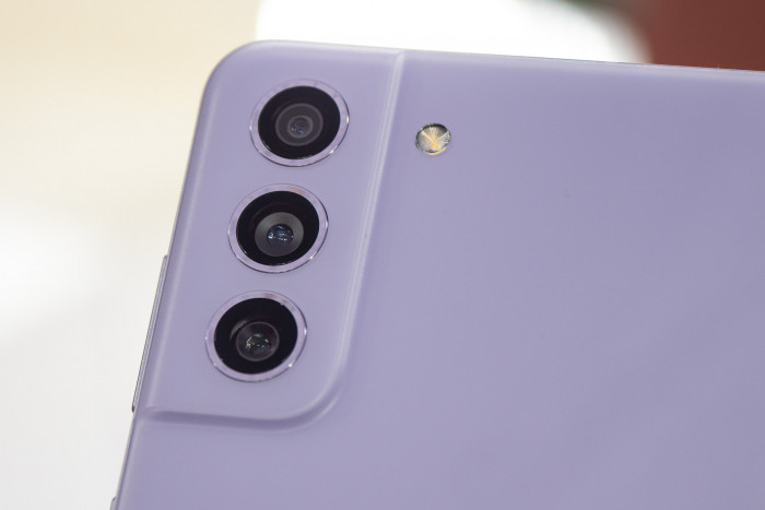 Neben der Hauptkamera gibt es eine Superweitwinkel- und eine Telekamera. (Bild: Martin Wolf/Golem.de)