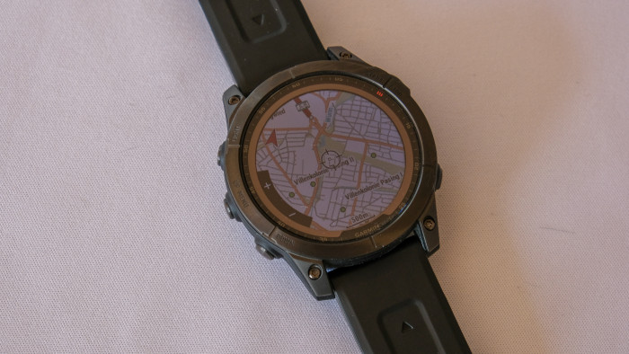 Die Offline-Karte scrollt auf der Fenix 7 sehr flüssig. (Bild: Peter Steinlechner/Golem.de)