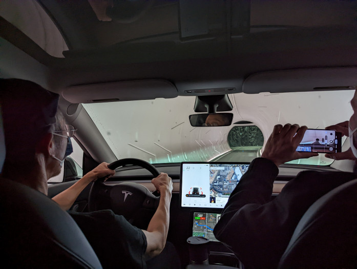 Während der Fahrt im Loop-Tunnel (Bild: Tobias Költzsch/Golem.de)