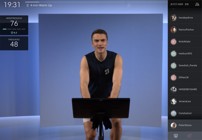 Links sehen wir die Trittfrequenz des Schwinn und unseren Puls. (Bild: Peloton/Screenshot: Golem.de)