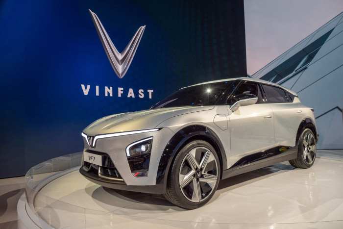 Der VF 7 gehört zur Kompaktklasse. (Bild: Martin Wolf/Golem.de)