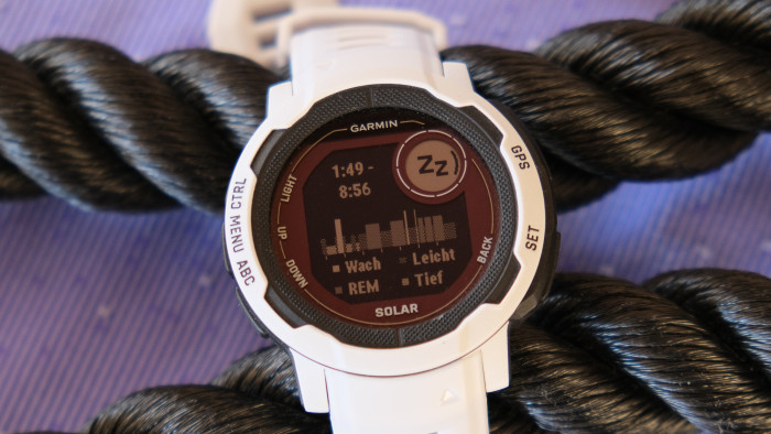 Direkt auf dem Wearable können morgens wir die Schlafananlyse anschauen. (Foto: P. Steinlechner/Golem.de)