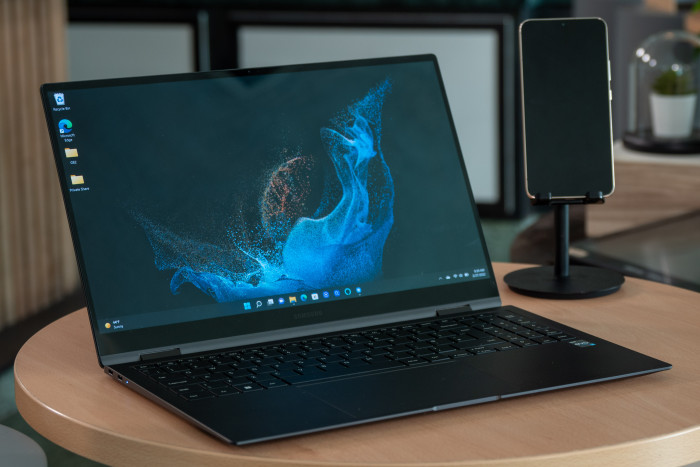 Das Galaxy Book 2 Pro mit 15,6-Zoll-Display von Samsung (Bild: Martin Wolf/Golem.de)