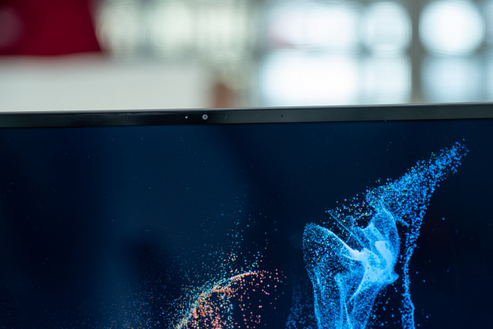 Die Full-HD-Kamera ist glücklicherweise nicht in einer Notch verbaut. (Bild: Martin Wolf/Golem.de)