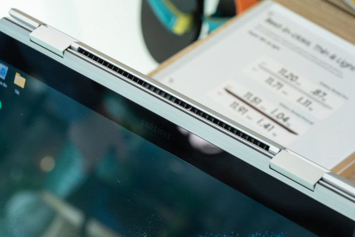 Die Lüftungsschlitze des Galaxy Book 2 Pro 360 (Bild: Martin Wolf/Golem.de)