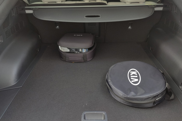 Der Kofferraum verfügt über ein Volumen von 490 Litern, bei umgeklappten Rücksitzen sind es 1.300 Liter. (Foto: Martin Wolf/Golem.de)