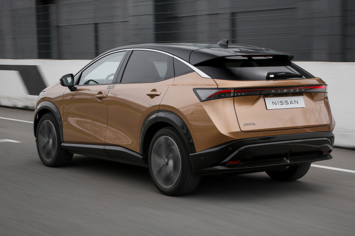 Nissan bietet den Ariya mit zwei Akkugr&ouml;&szlig;en und zwei Antrieben an: mit Frontmotor und Allrad. (Foto: Nissan)