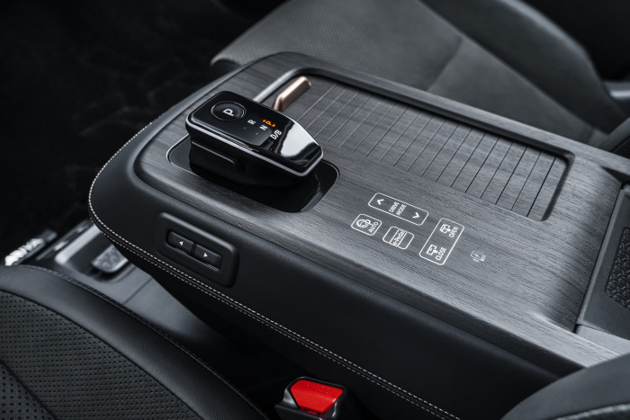 Die Touchfl&auml;chen mit haptischem Feedback in der Mittelkonsole und auf dem Armaturenbrett vermitteln einen dezenten, aber auch technischen Eindruck. (Foto: Nissan)