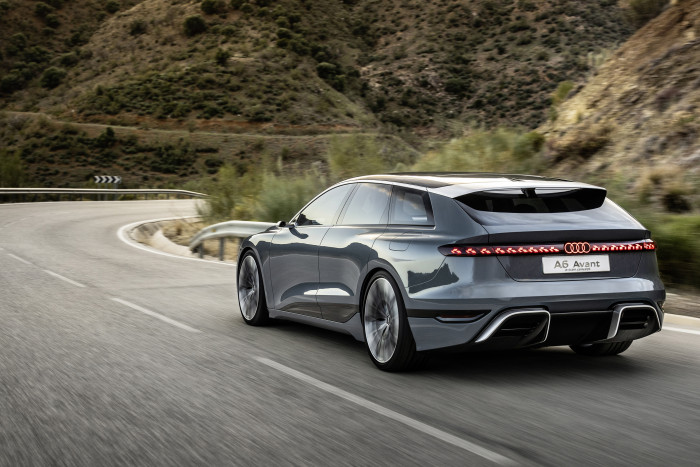 Von der Seite entpuppt er sich jedoch als schnittiger Kombi. (Foto: Audi)