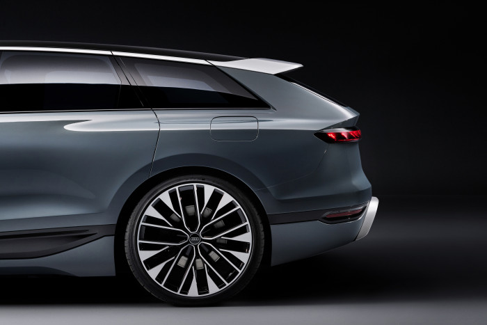 Der Heckspoiler betont laut Audi die "gestreckte, horizontal orientierte Silhouette des A6 Avant". (Foto: Audi)